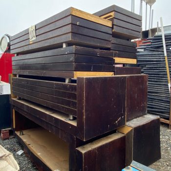 100